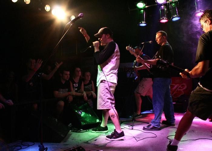 Sterling Hotel w/ Peter and The Test Tube Babies – August 25, 2005 photo 35