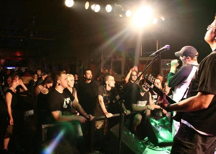 Sterling Hotel w/ Peter and The Test Tube Babies – August 25, 2005 photo 39