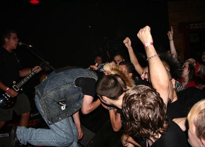 Sterling Hotel w/ Peter and The Test Tube Babies – August 25, 2005 photo 47