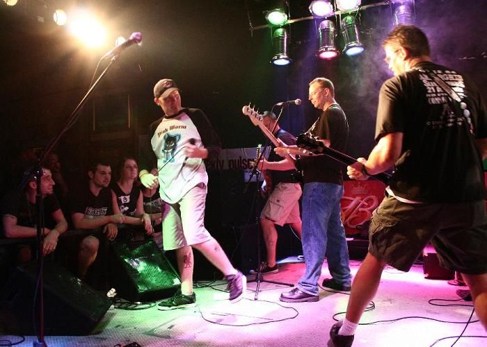 Sterling Hotel w/ Peter and The Test Tube Babies – August 25, 2005 photo 36