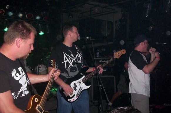 Sterling Hotel w/ Peter and The Test Tube Babies – August 25, 2005 photo 8