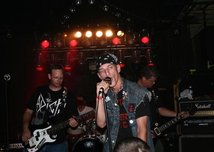 Sterling Hotel w/ Peter and The Test Tube Babies – August 25, 2005 photo 42